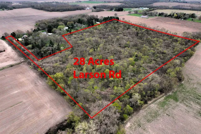 $427,200 | 6-5-292 South Larson Road, Clinton, WI 53525