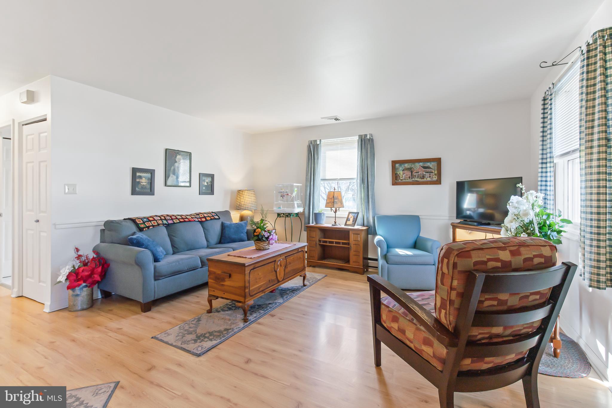2020 Mountain View Road Middletown, PA 17057 - Photo 3 of 20 Living Room