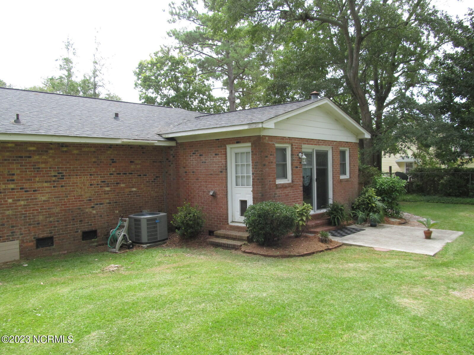 607 Robin Road Morehead City, NC 28557 - Photo 4 of 34 Rear View