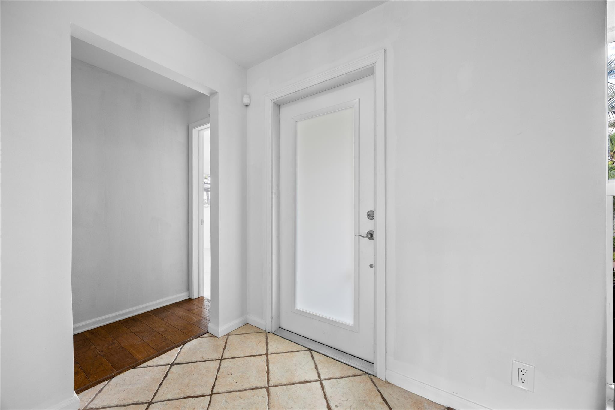 6543 Northeast 21st Road Fort Lauderdale, FL 33308 - Photo 13 of 38 a view of an empty room