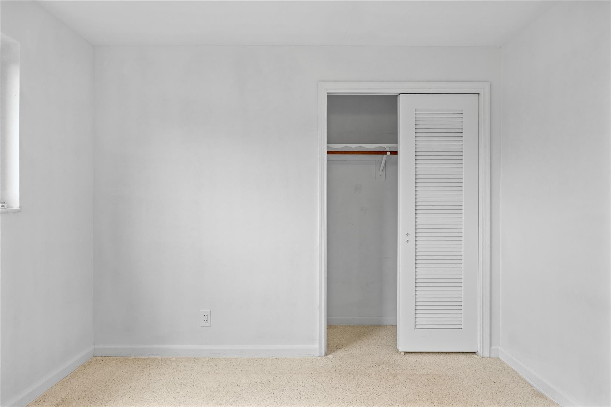 6543 Northeast 21st Road Fort Lauderdale, FL 33308 - Photo 30 of 38 a view of an empty room