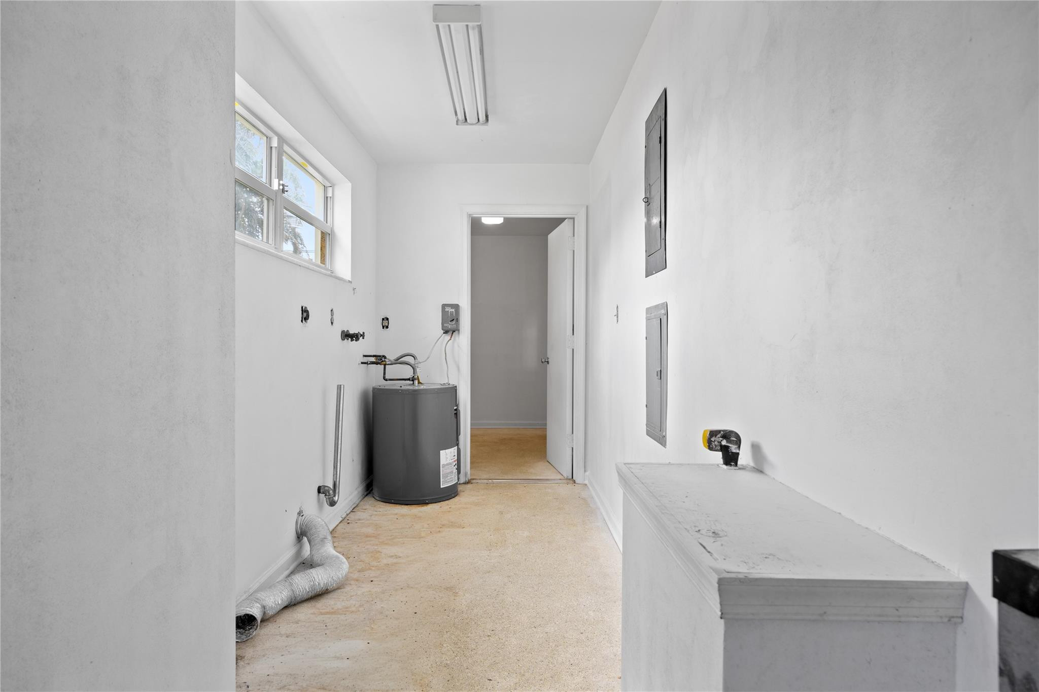 6543 Northeast 21st Road Fort Lauderdale, FL 33308 - Photo 36 of 38 a bathroom with a sink and mirror