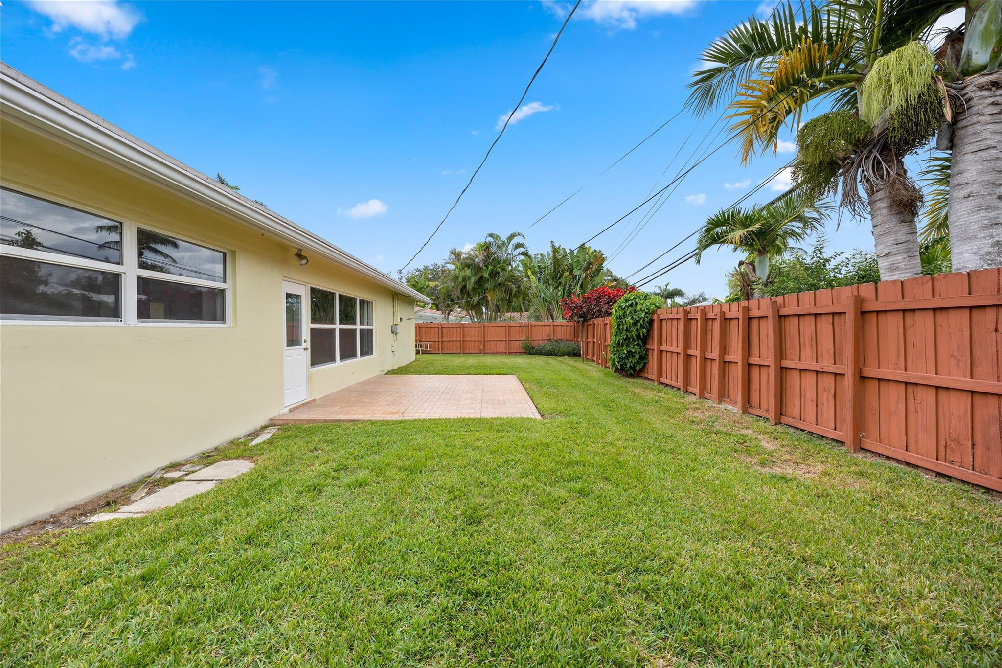 6543 Northeast 21st Road Fort Lauderdale, FL 33308 - Photo 10 of 38 a view of backyard with swimming pool