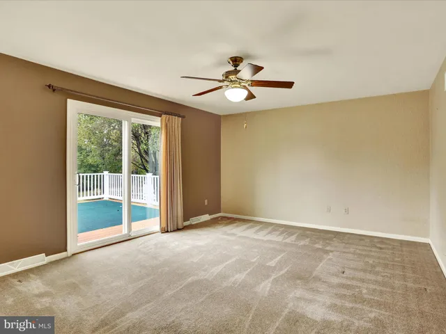 a view of empty room with window