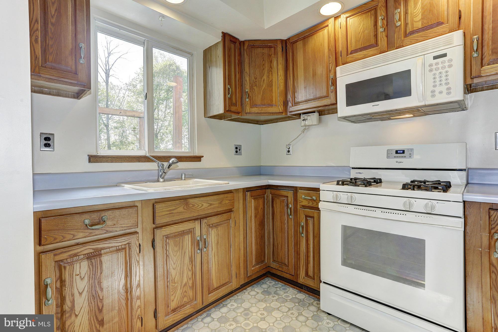 2843 Cedarhurst Road Finksburg, MD 21048 - Photo 8 of 19 Kitchen
