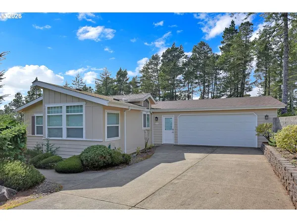 $450,000 | 301 Manzanita Drive, Florence, OR 97439