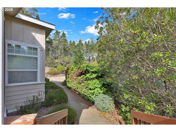 $450,000 | 301 Manzanita Drive, Florence, OR 97439