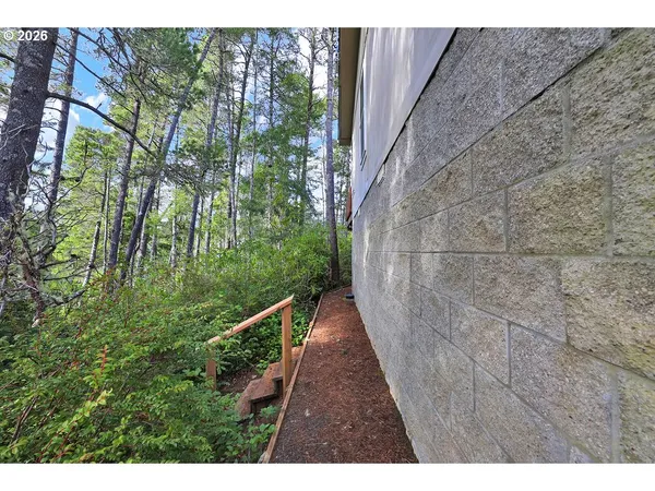 $450,000 | 301 Manzanita Drive, Florence, OR 97439