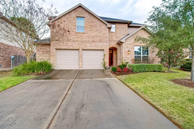 a front view of house with yard