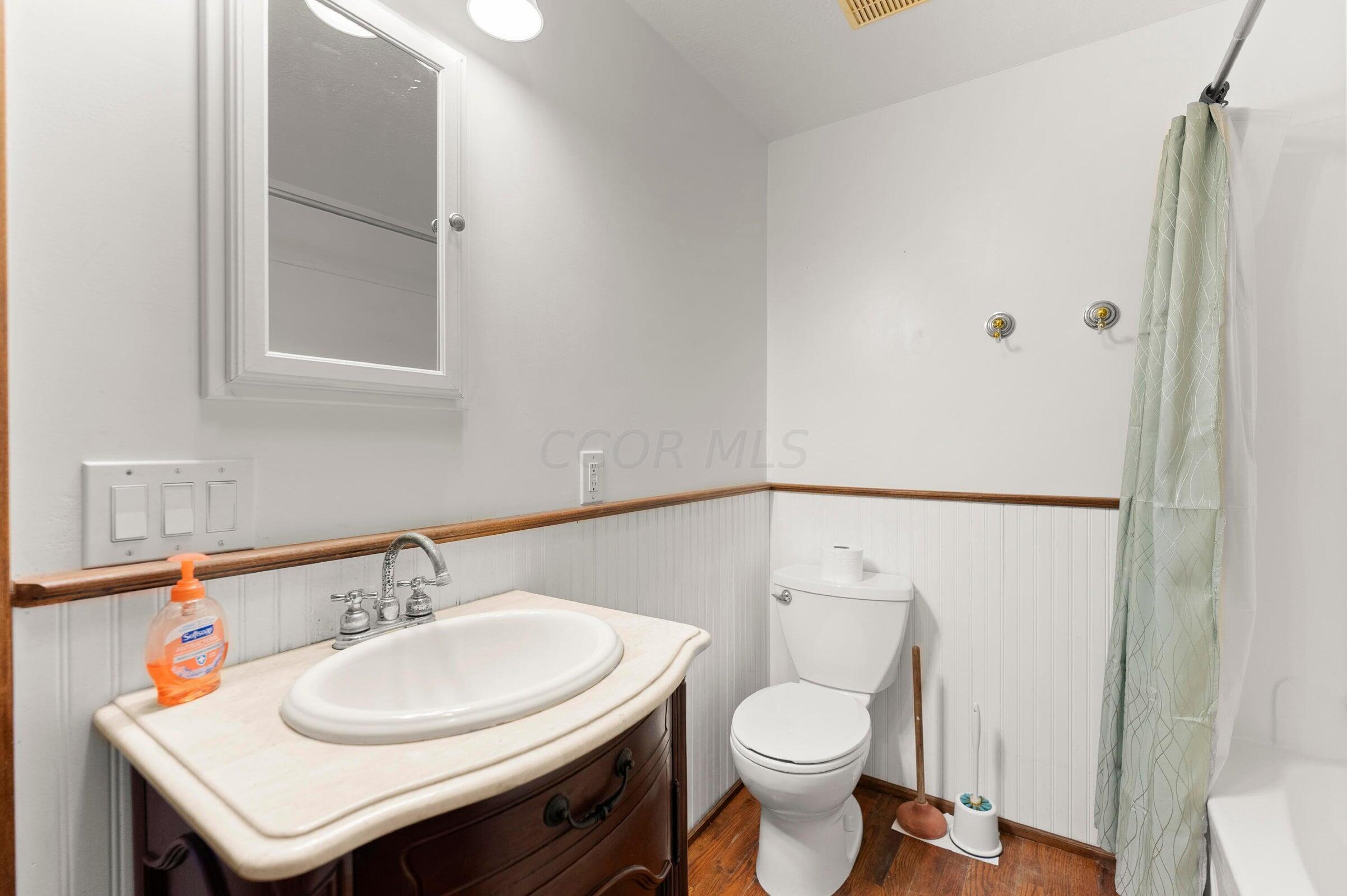 2574 Alward Road Southwest Pataskala, OH 43062 - Photo 23 of 61 23 - Full Bathroom