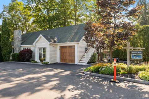 $1,895,000 | 38 Lake Shore Drive, Unit 10, Moultonborough, NH 03254