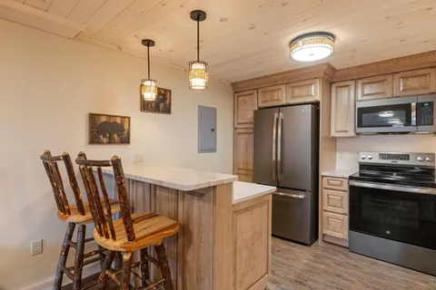 $1,895,000 | 38 Lake Shore Drive, Unit 10, Moultonborough, NH 03254