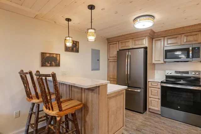 $1,895,000 | 38 Lake Shore Drive, Unit 10, Moultonborough, NH 03254