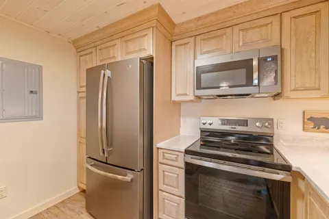 $1,895,000 | 38 Lake Shore Drive, Unit 10, Moultonborough, NH 03254