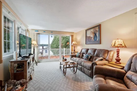 $1,895,000 | 38 Lake Shore Drive, Unit 10, Moultonborough, NH 03254