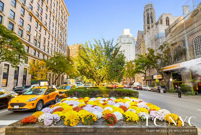 a view of a building along with street