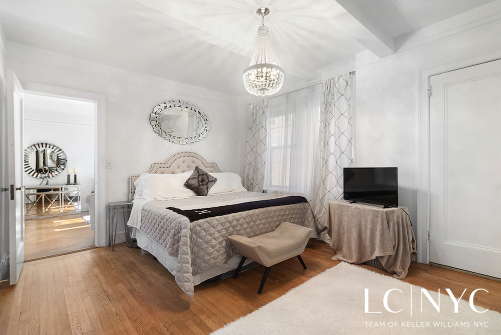 575 Park Avenue, Unit 1105 Manhattan, NY 10065 - Photo 7 of 18 a bedroom with a bed and wooden floor