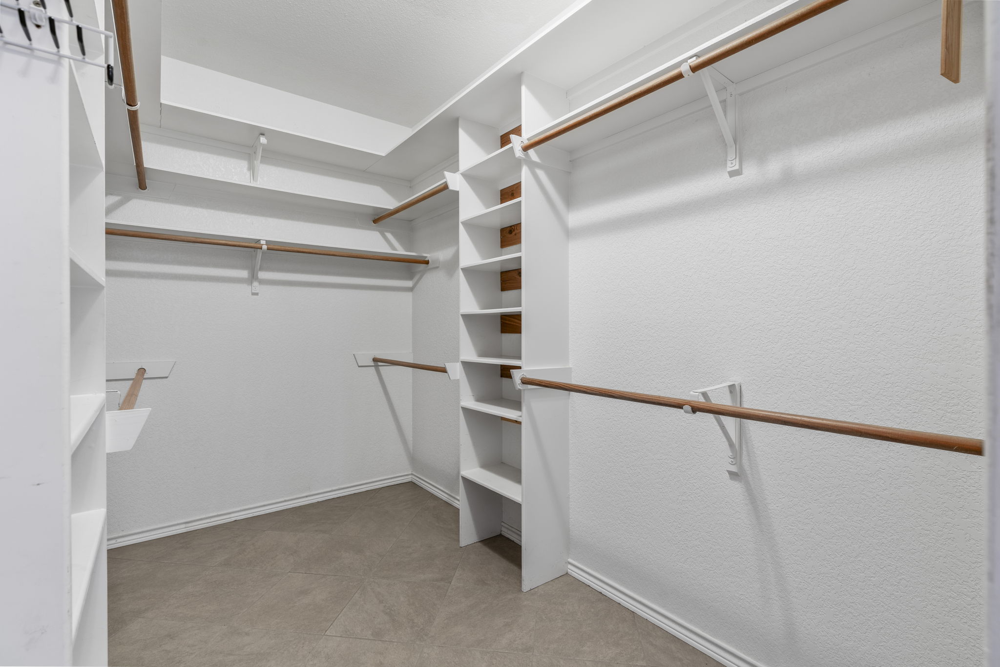 310 County Road 317 Georgetown, TX 78626 - Photo 16 of 40 Primary Bedroom Closet