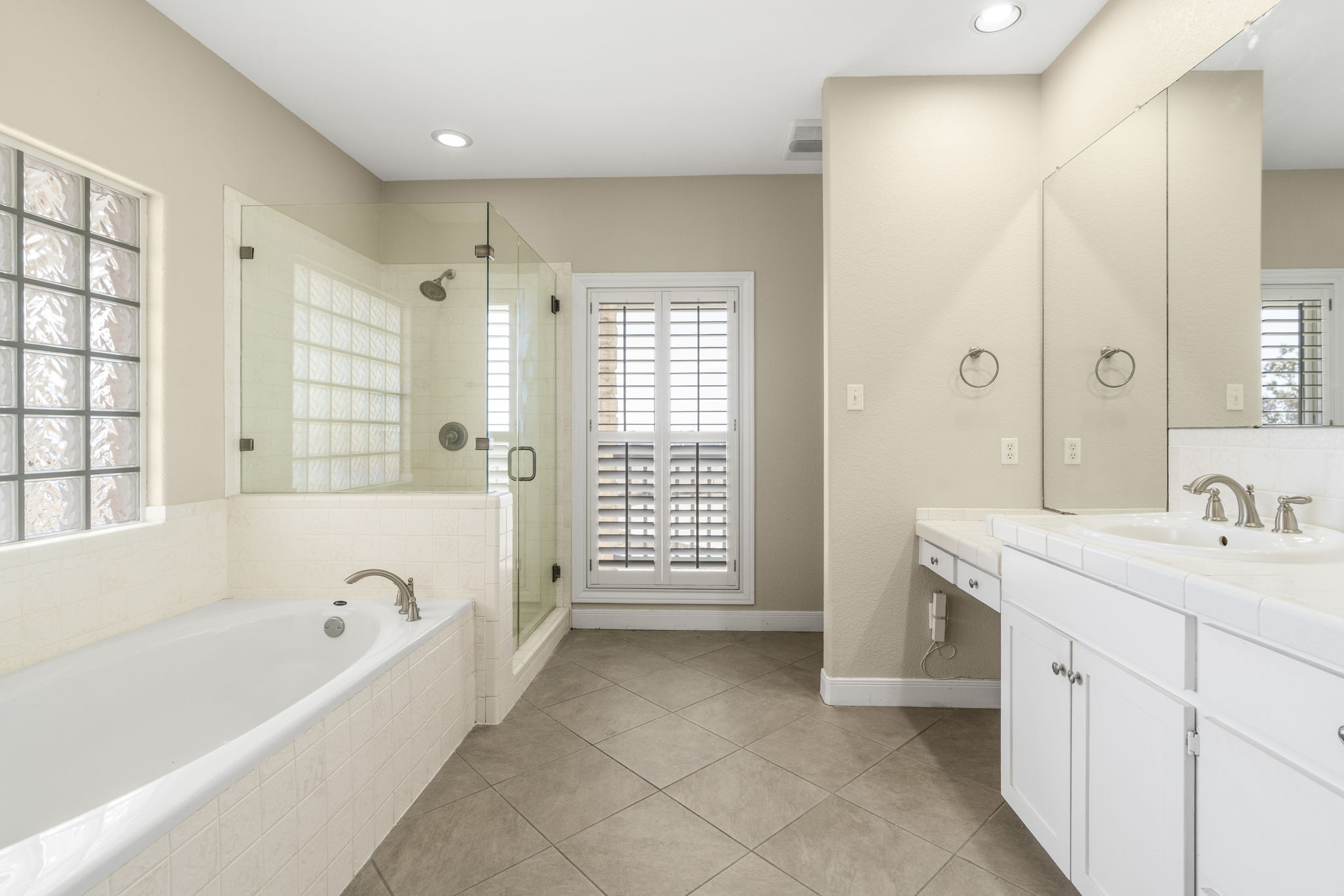 310 County Road 317 Georgetown, TX 78626 - Photo 17 of 40 Primary Bathroom