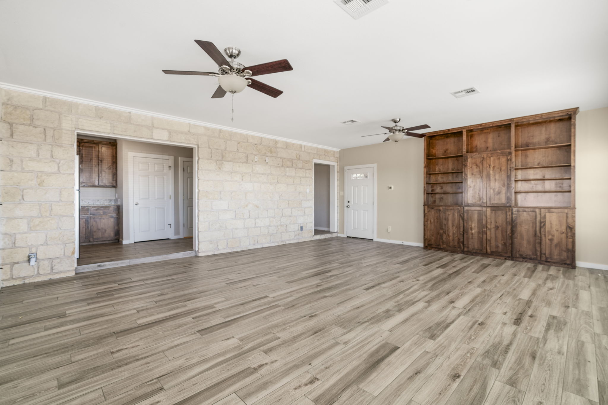 310 County Road 317 Georgetown, TX 78626 - Photo 25 of 40 Guest house living area