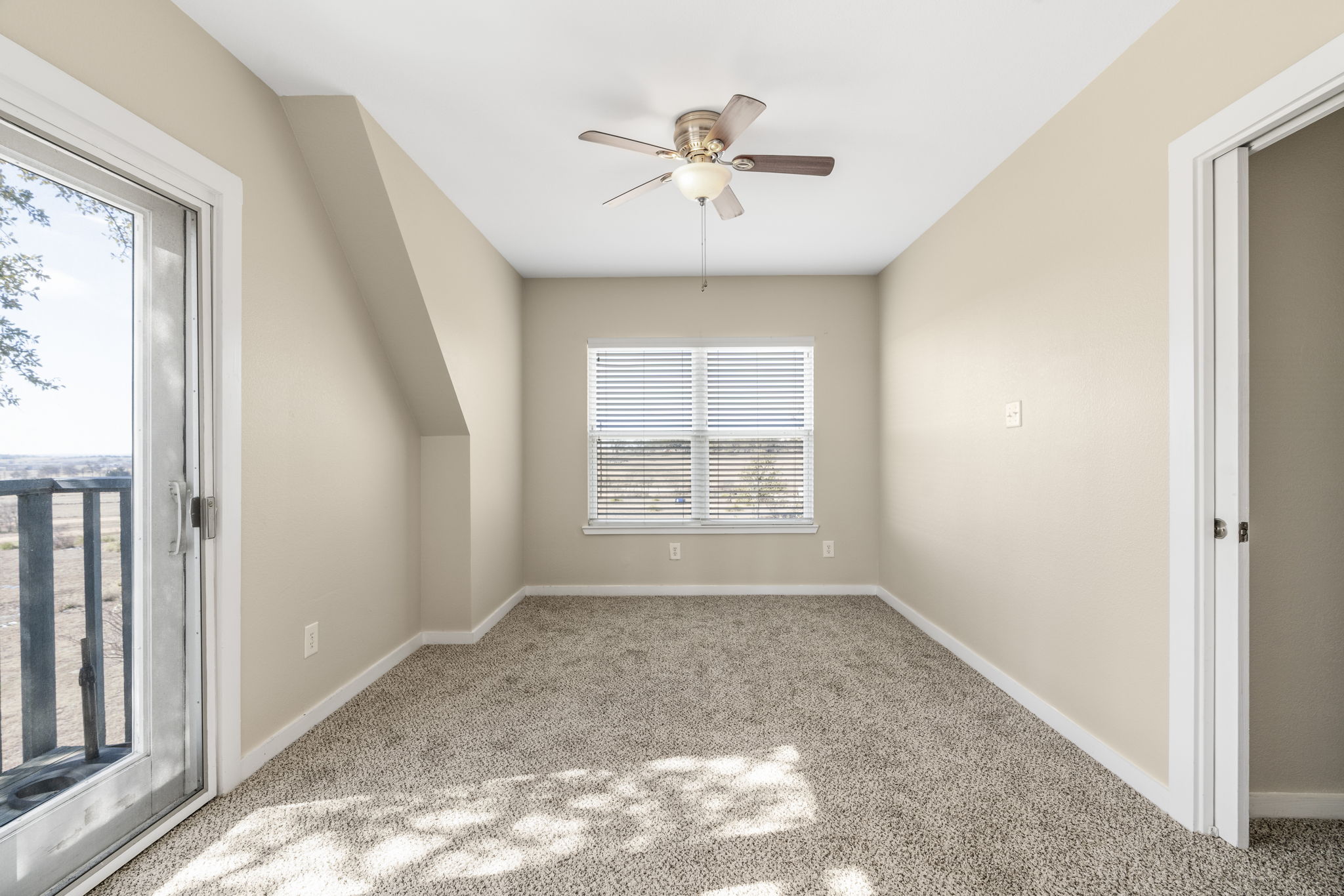 310 County Road 317 Georgetown, TX 78626 - Photo 30 of 40 Guest house upstairs bedroom with Juliet balcony - awesome views