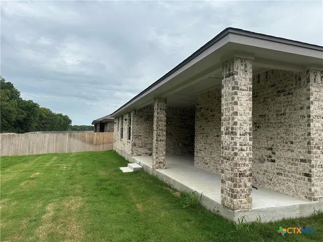 a front view of house with yard