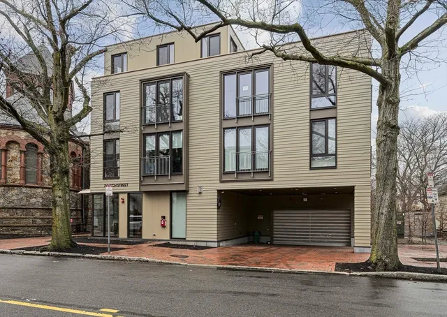 $899,000 | 7 Beech Street, Unit 319, Cambridge, MA 02140