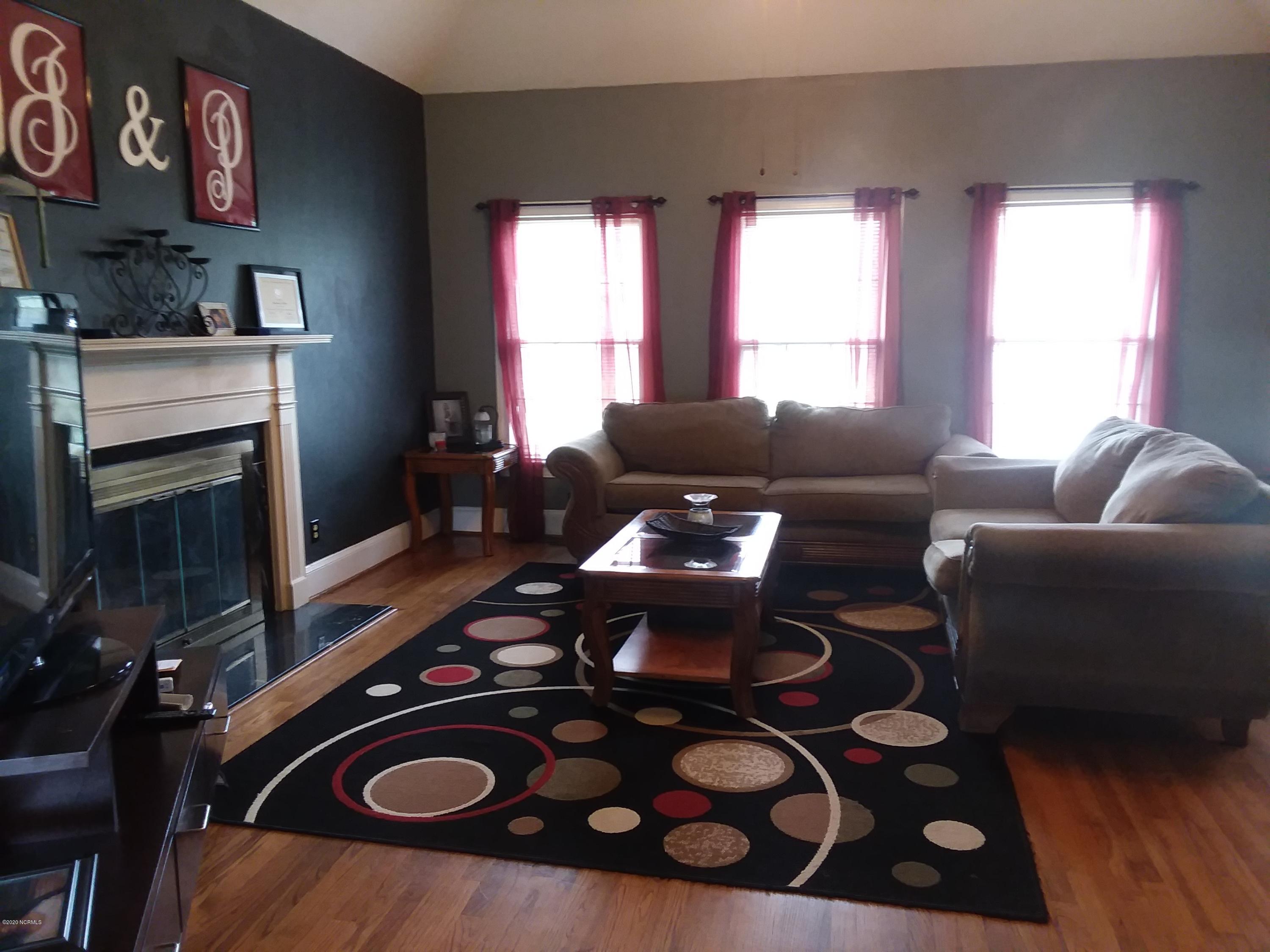 3201 Hodges Road Kinston, NC 28504 - Photo 8 of 16 Living room