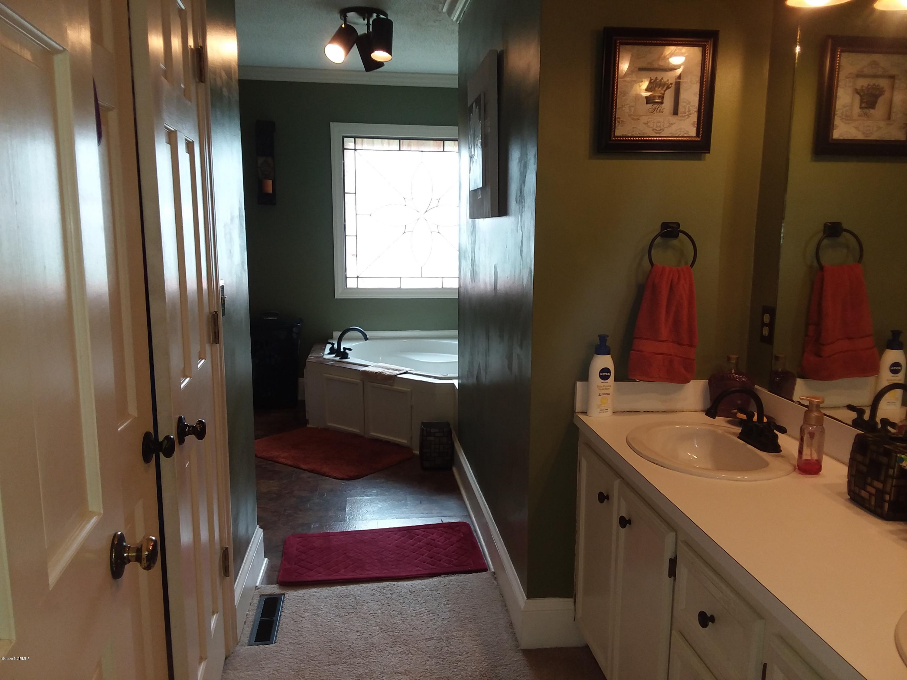3201 Hodges Road Kinston, NC 28504 - Photo 9 of 16 Master bathroom