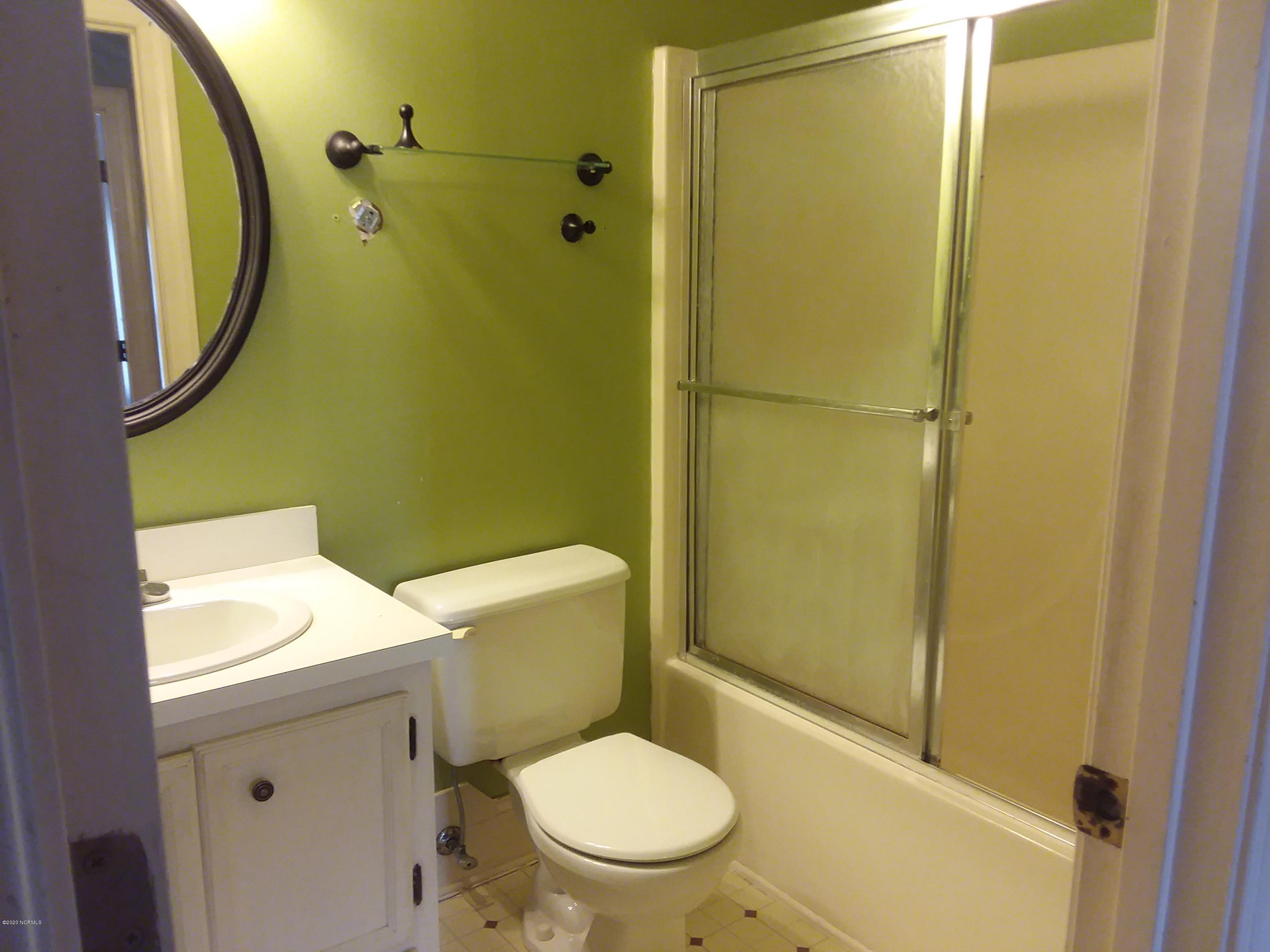 3201 Hodges Road Kinston, NC 28504 - Photo 10 of 16 Upstairs hall bathroom