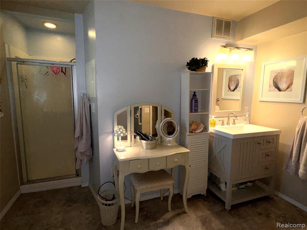 957 Miller Road Lake Orion, MI 48362 - Photo 23 of 41 Gallery Image 23