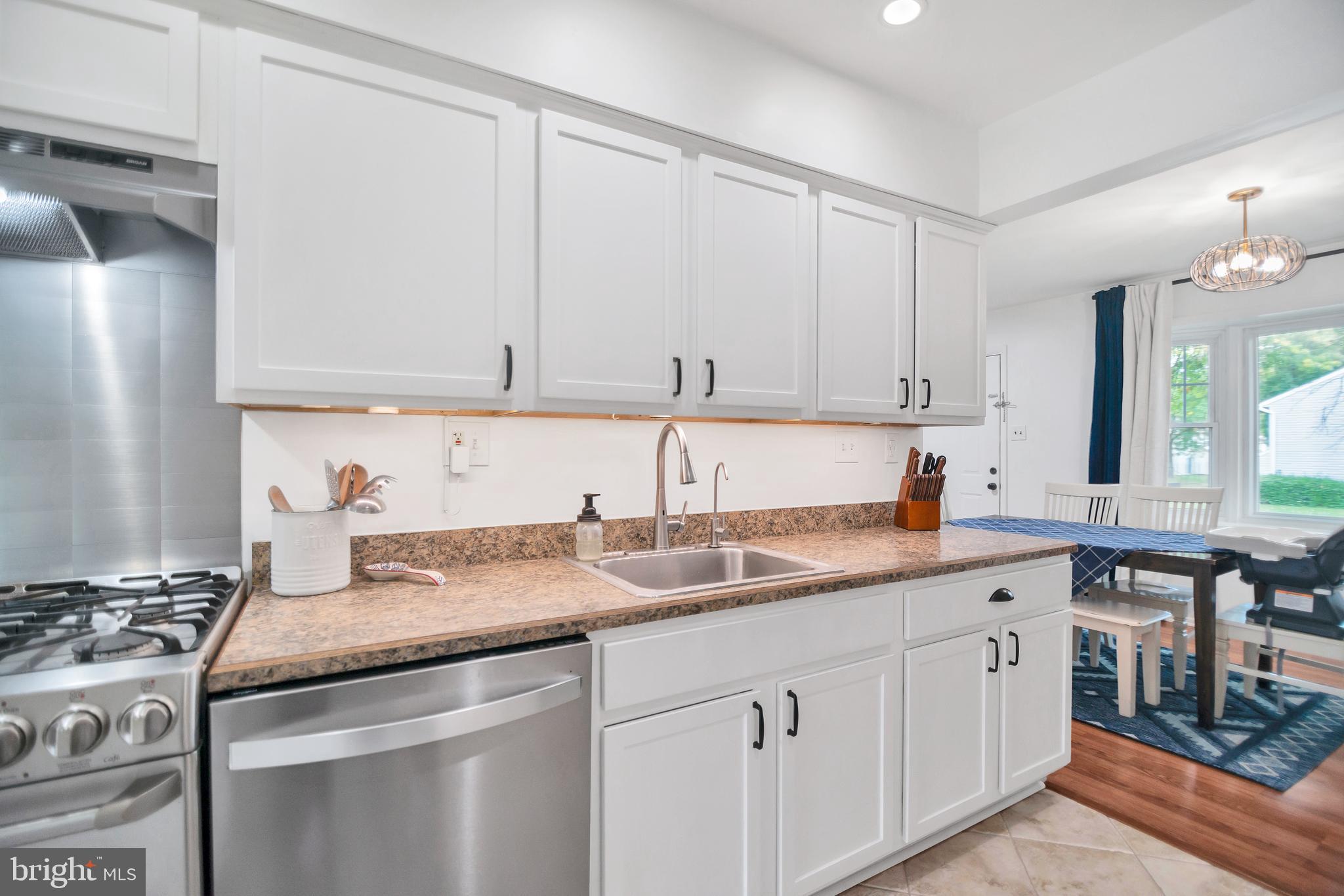 5625 Selford Road Halethorpe, MD 21227 - Photo 20 of 52 a kitchen with stainless steel appliances granite countertop a sink stove and cabinets