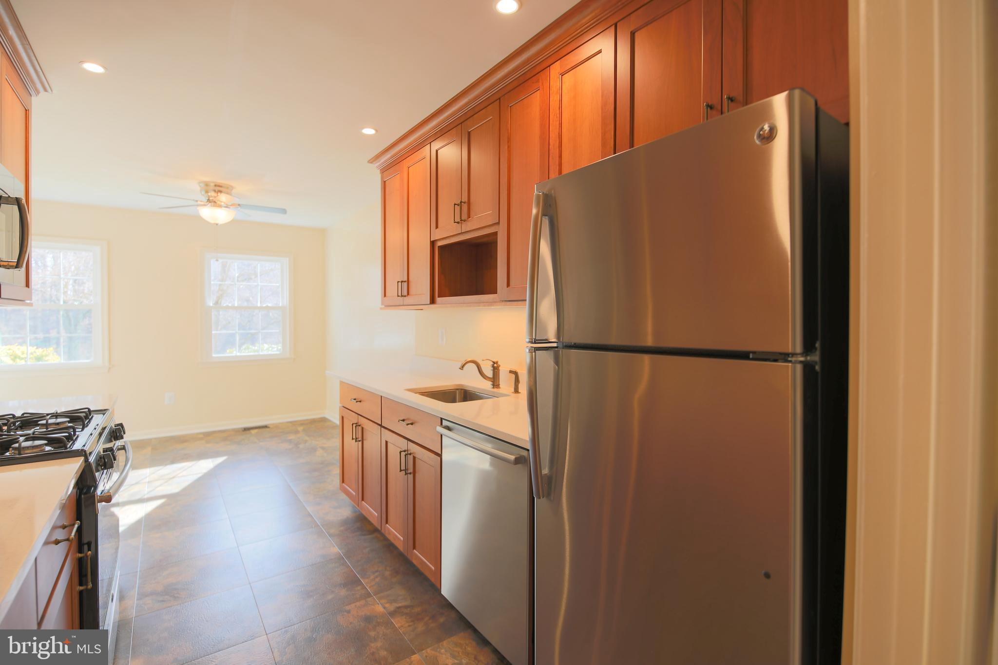 9738 Cardinal Road Fairfax, VA 22030 - Photo 11 of 63 Wood Shaker-Front Cabinetry