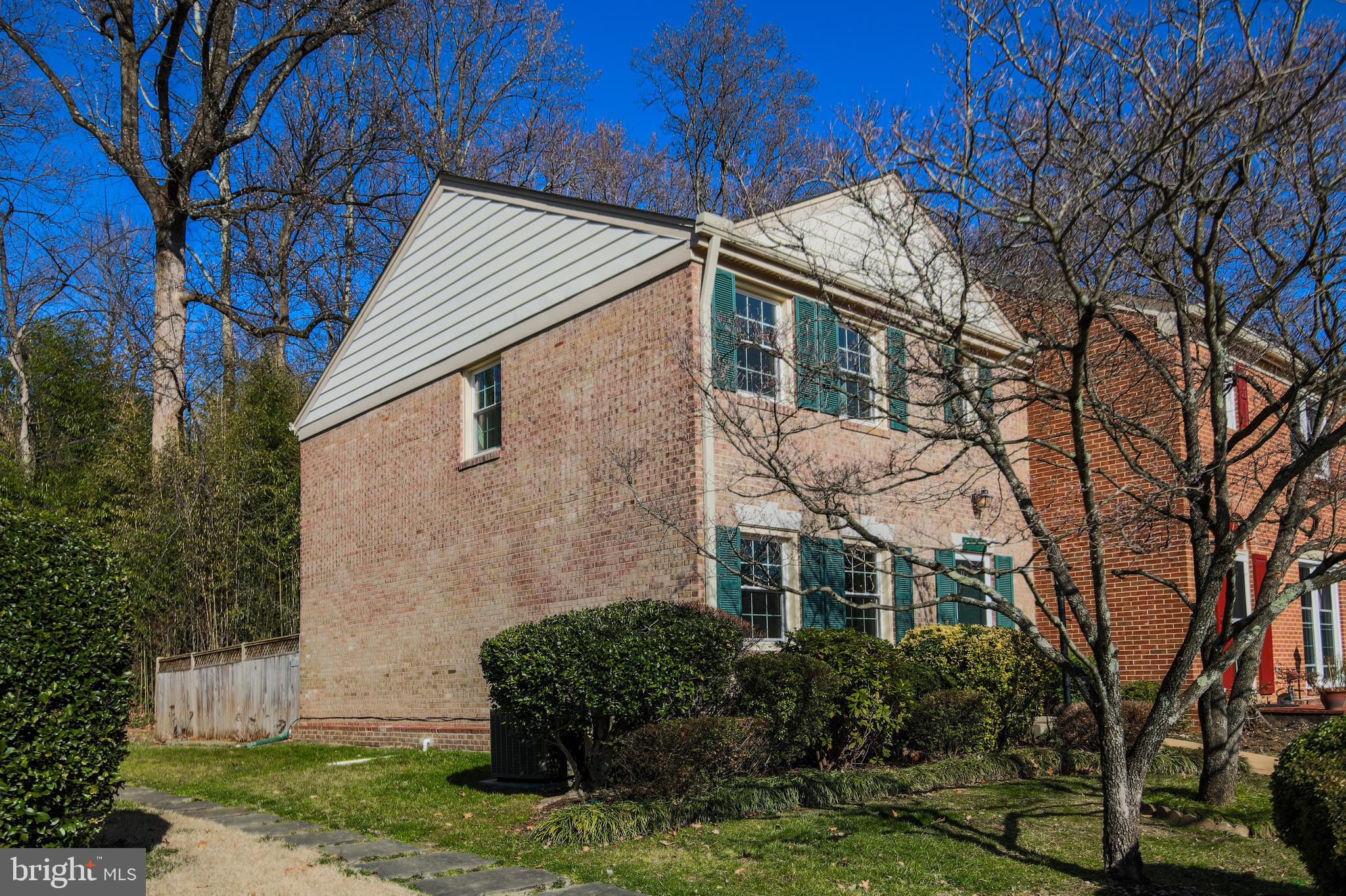 9738 Cardinal Road Fairfax, VA 22030 - Photo 4 of 63 Gallery Image 4