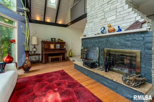 $489,000 | 412 Wagon Wheel Road, Carbondale, IL 62902