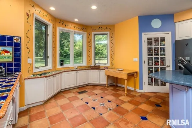 $489,000 | 412 Wagon Wheel Road, Carbondale, IL 62902