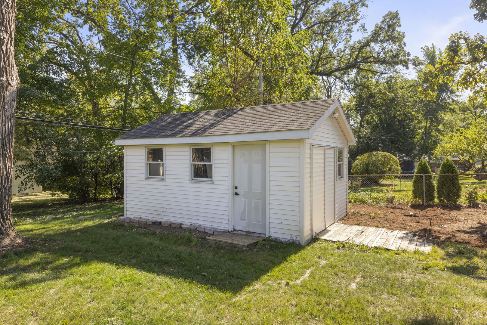 1280 Brandywine Circle Batavia, IL 60510 - Photo 29 of 36 a aerial view of a house with a yard
