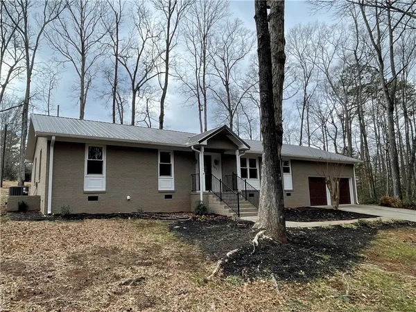 $385,000 | 301 Stratford Road, Pendleton, SC 29670