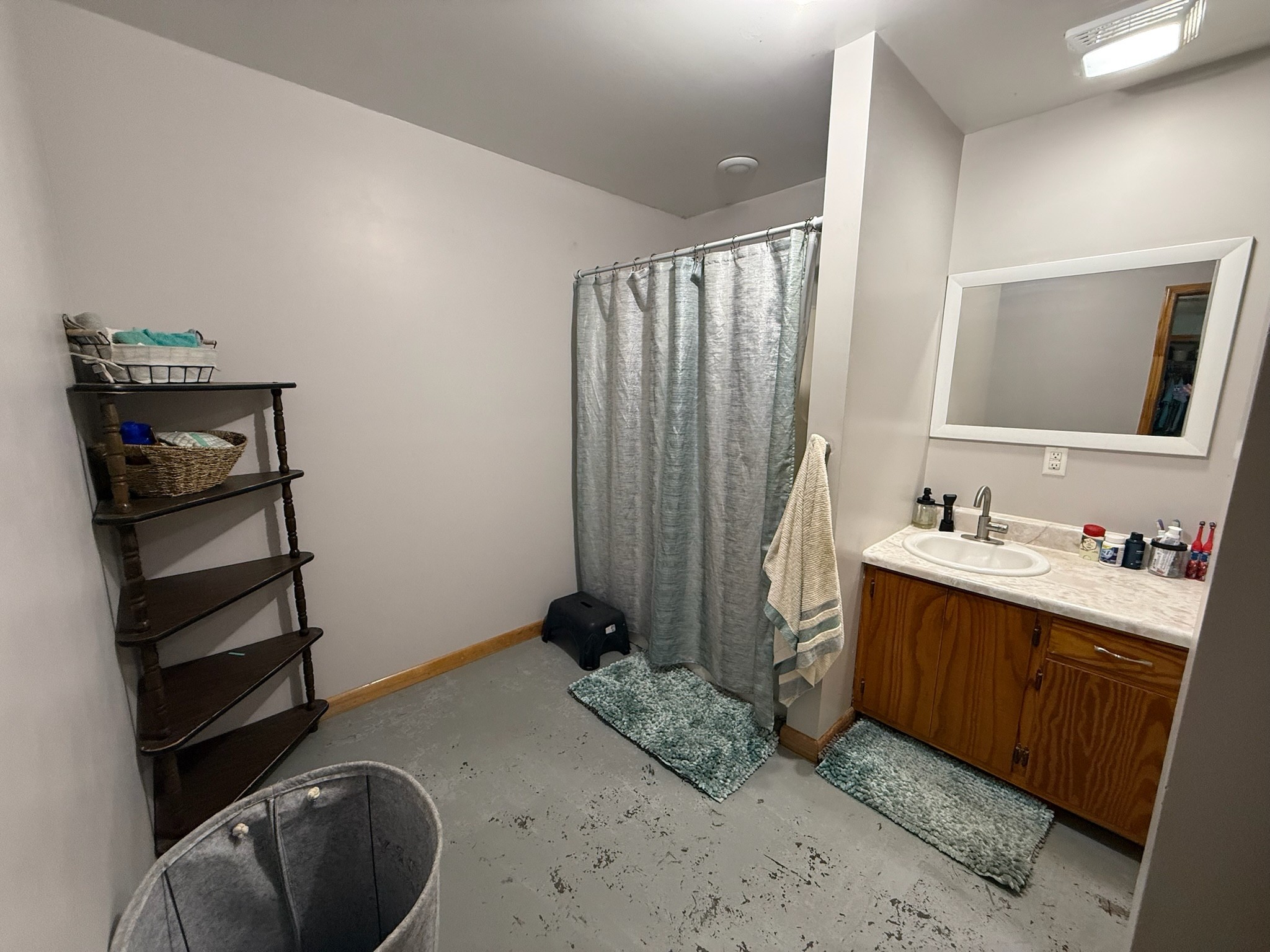 2975 Bethlehem Church Road Mount Hermon, KY 42157 - Photo 13 of 72 a bathroom with a sink and a mirror