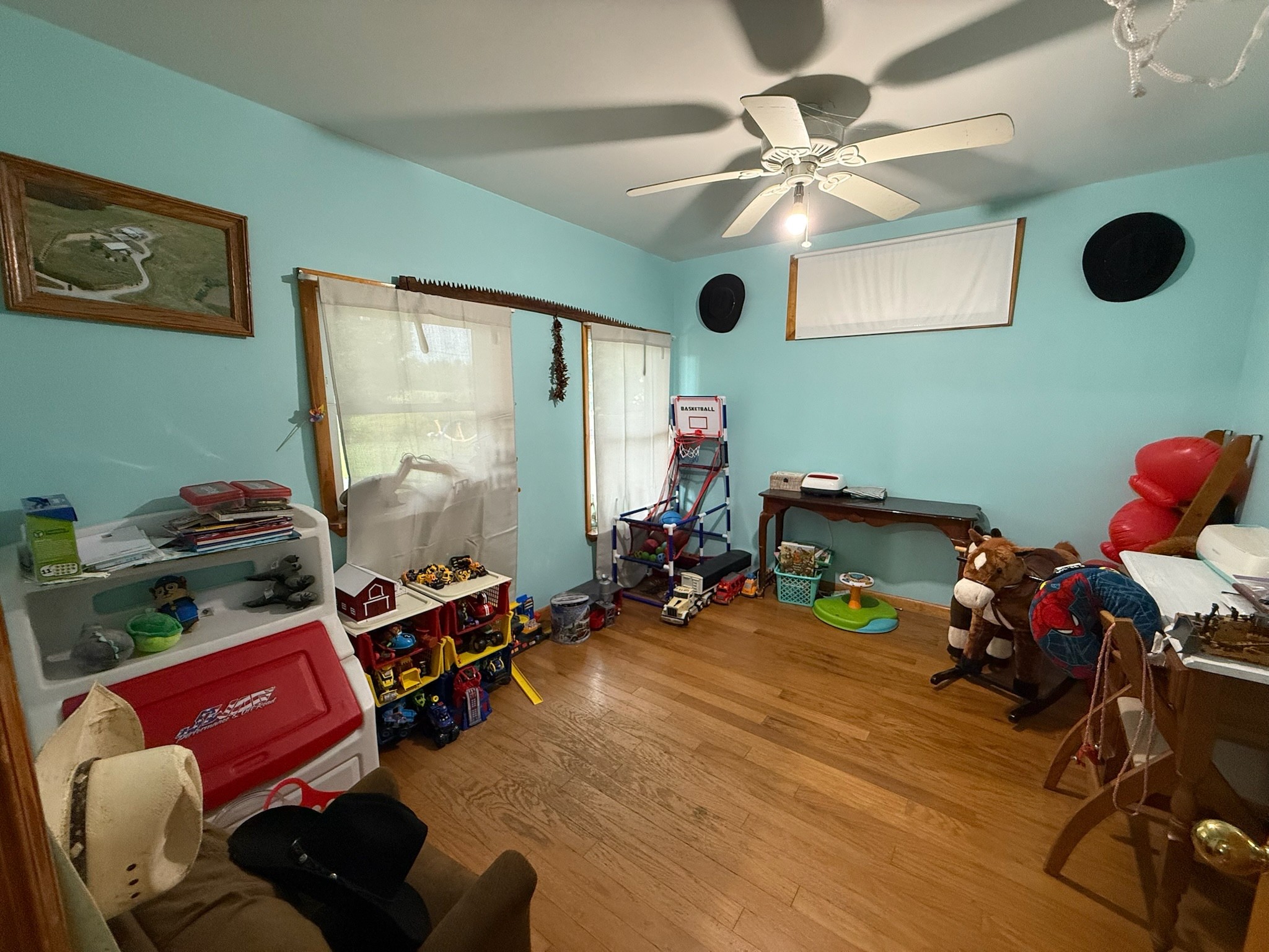 2975 Bethlehem Church Road Mount Hermon, KY 42157 - Photo 28 of 72 a room with furniture toys and a chandelier