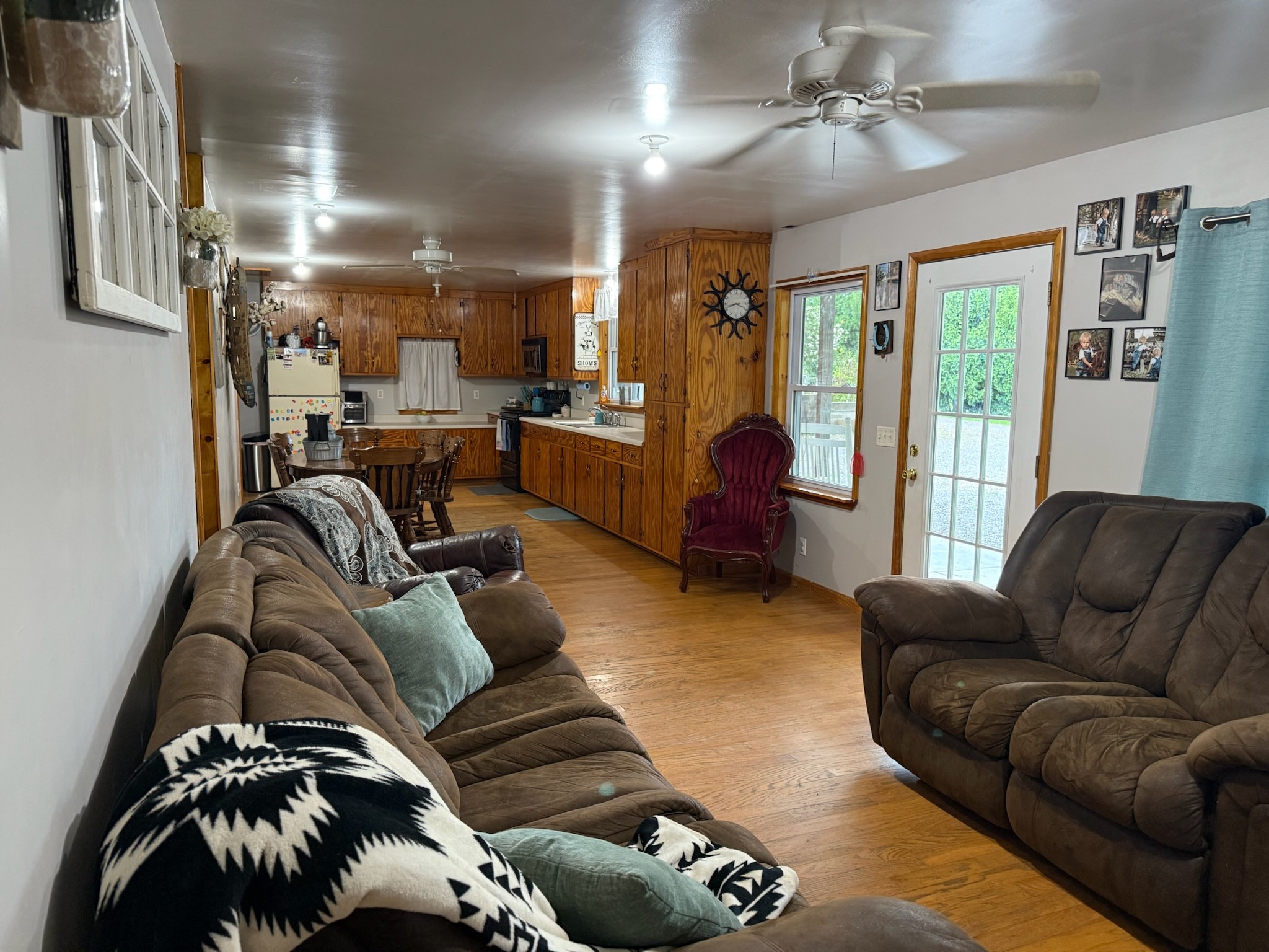 2975 Bethlehem Church Road Mount Hermon, KY 42157 - Photo 10 of 72 a living room with furniture ceiling fan and a window