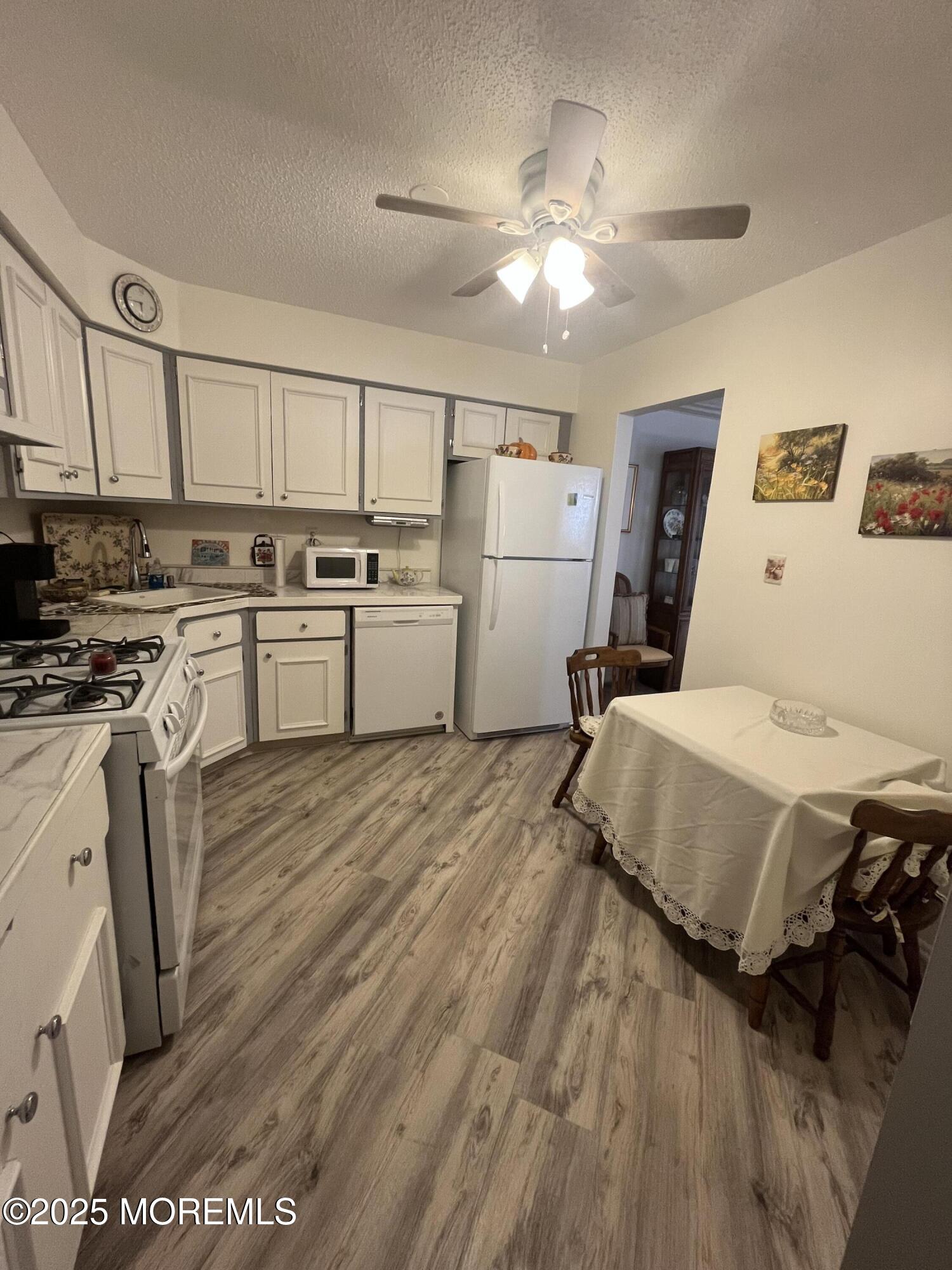 35 Sloop Square Freehold, NJ 07728 - Photo 3 of 6 Kitchen