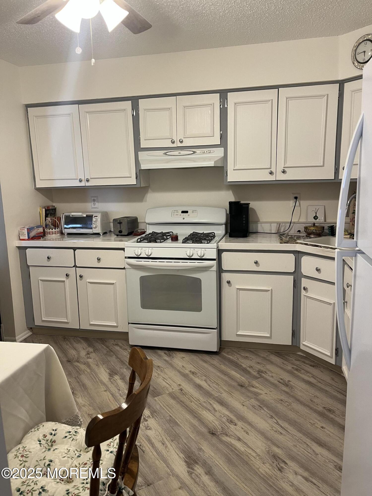 35 Sloop Square Freehold, NJ 07728 - Photo 4 of 6 Kitchen