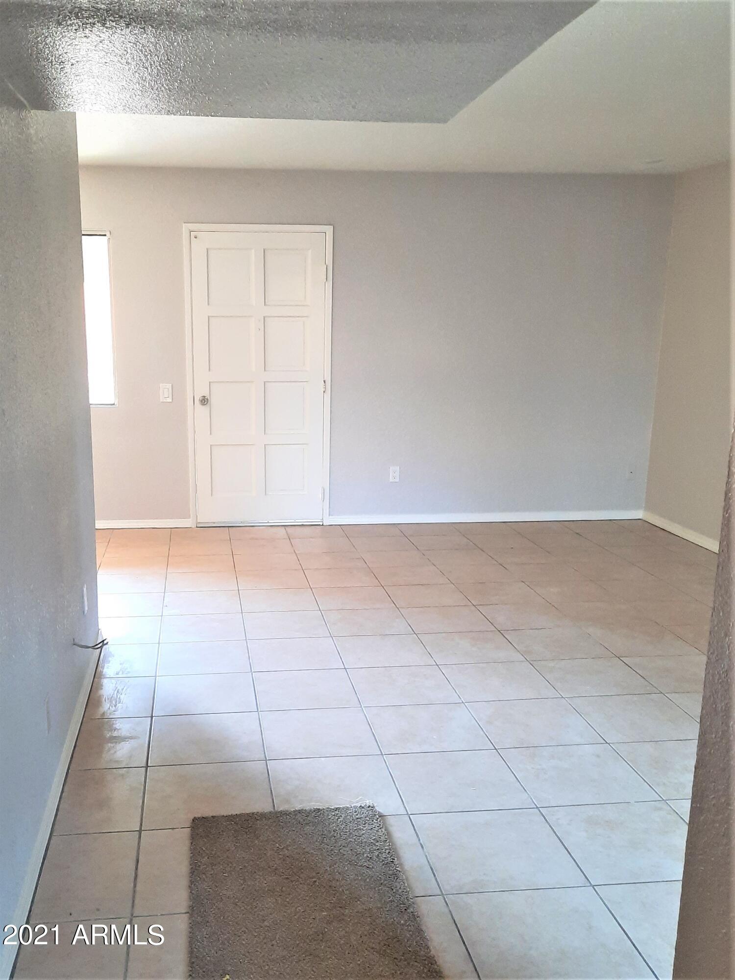 4950 North Miller Road, Unit 147 Scottsdale, AZ 85251 - Photo 11 of 21 Living Room