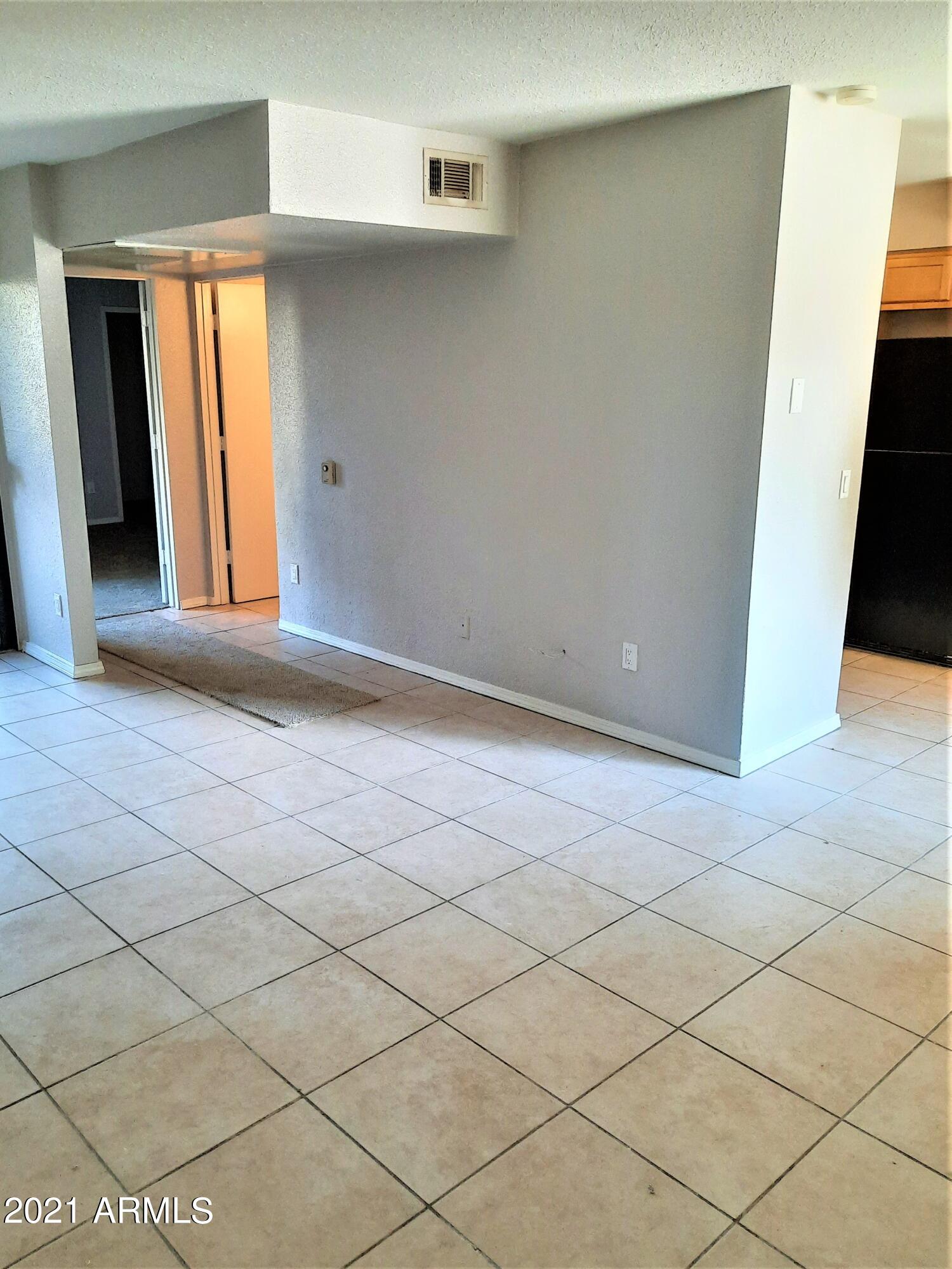 4950 North Miller Road, Unit 147 Scottsdale, AZ 85251 - Photo 12 of 21 Living Room