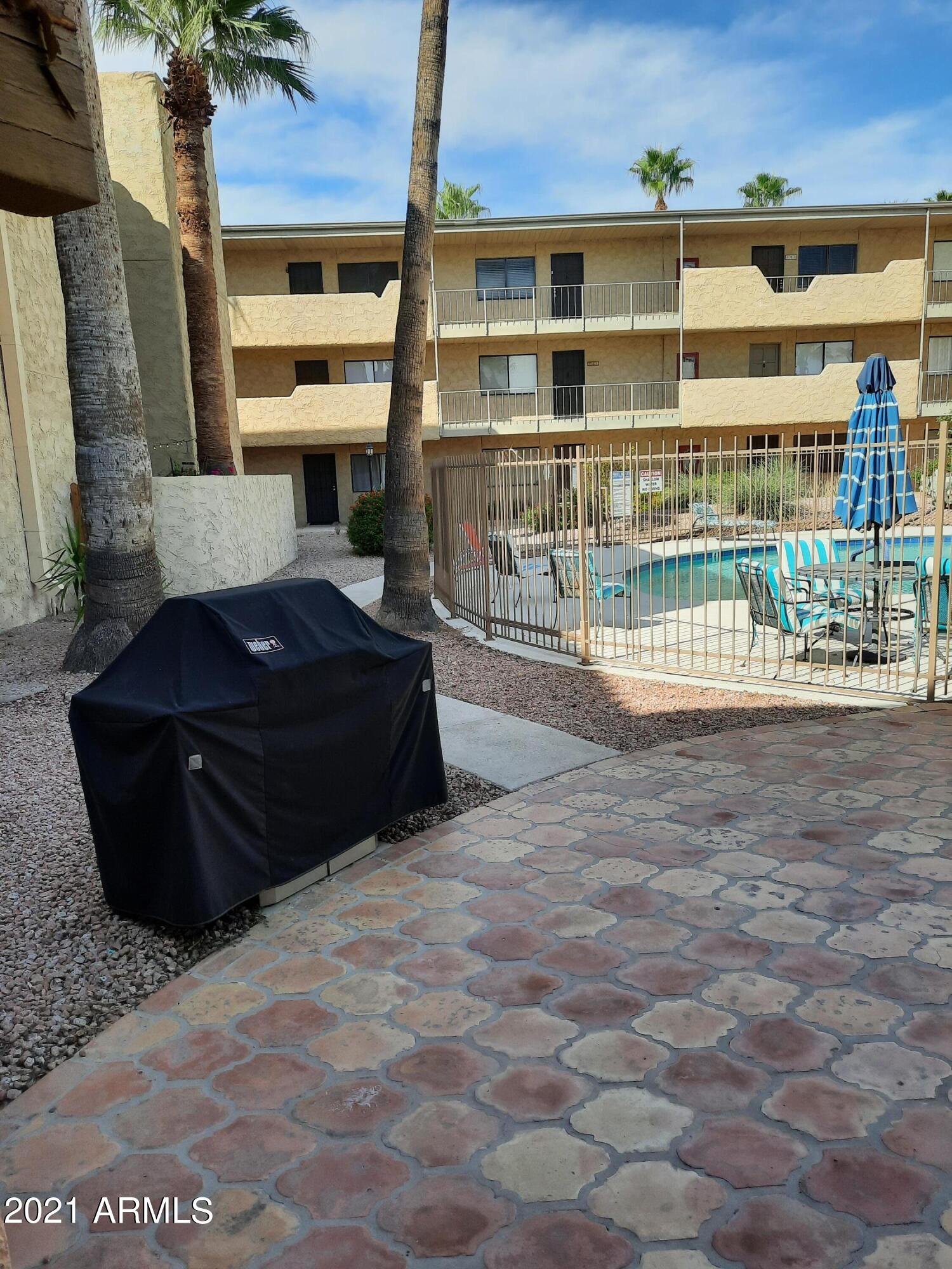 4950 North Miller Road, Unit 147 Scottsdale, AZ 85251 - Photo 19 of 21 Community Grill Area