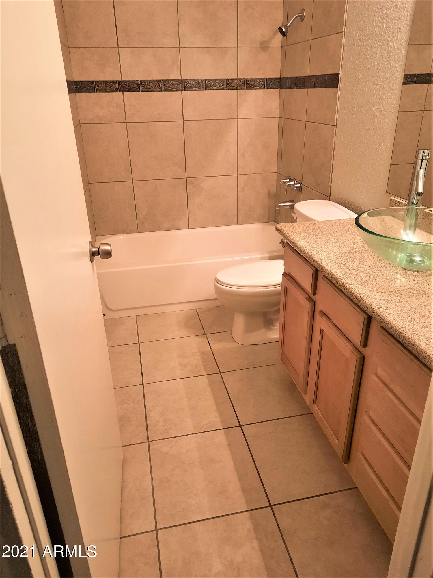 4950 North Miller Road, Unit 147 Scottsdale, AZ 85251 - Photo 5 of 21 Bathroom