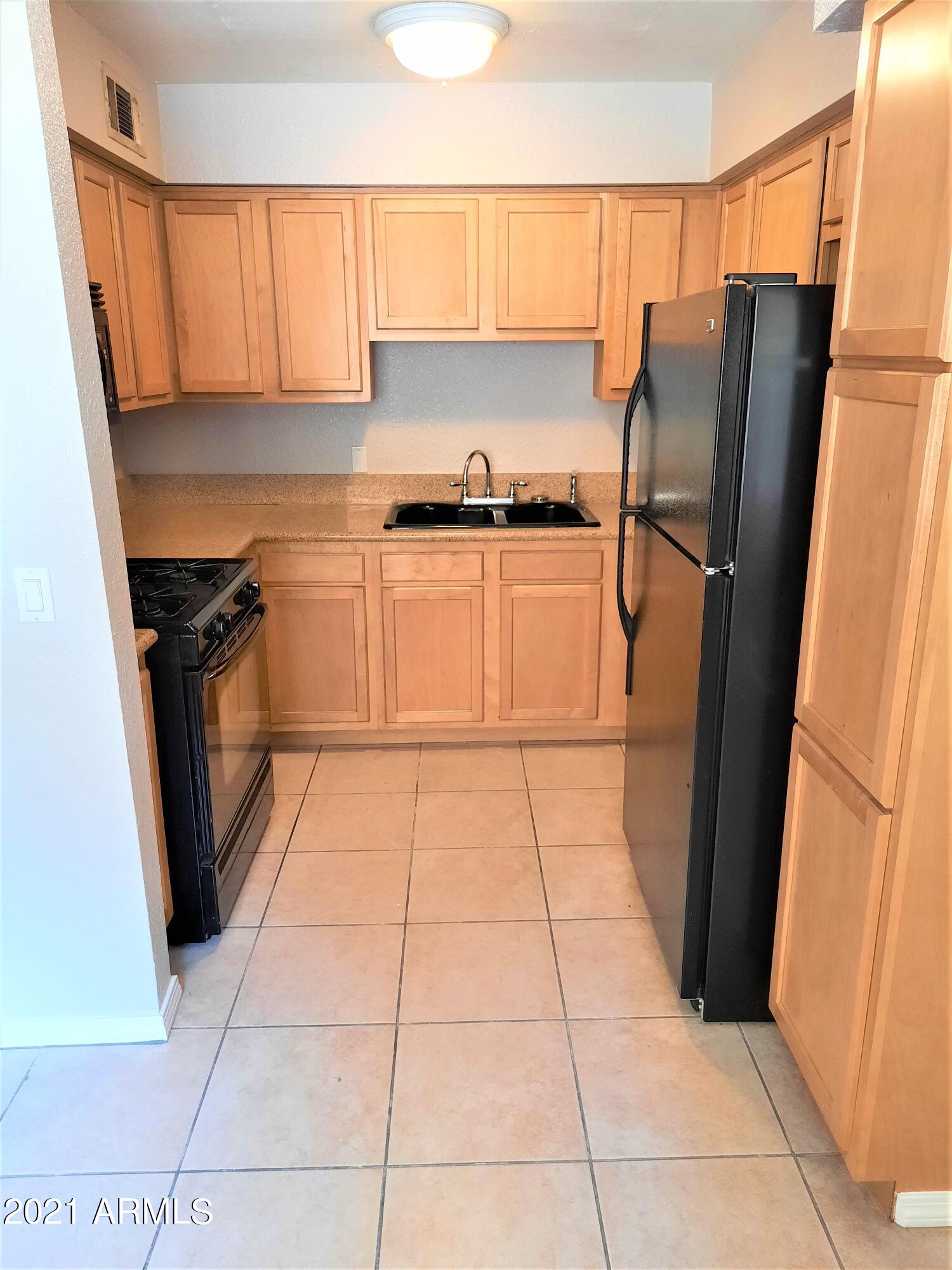 4950 North Miller Road, Unit 147 Scottsdale, AZ 85251 - Photo 10 of 21 Kitchen
