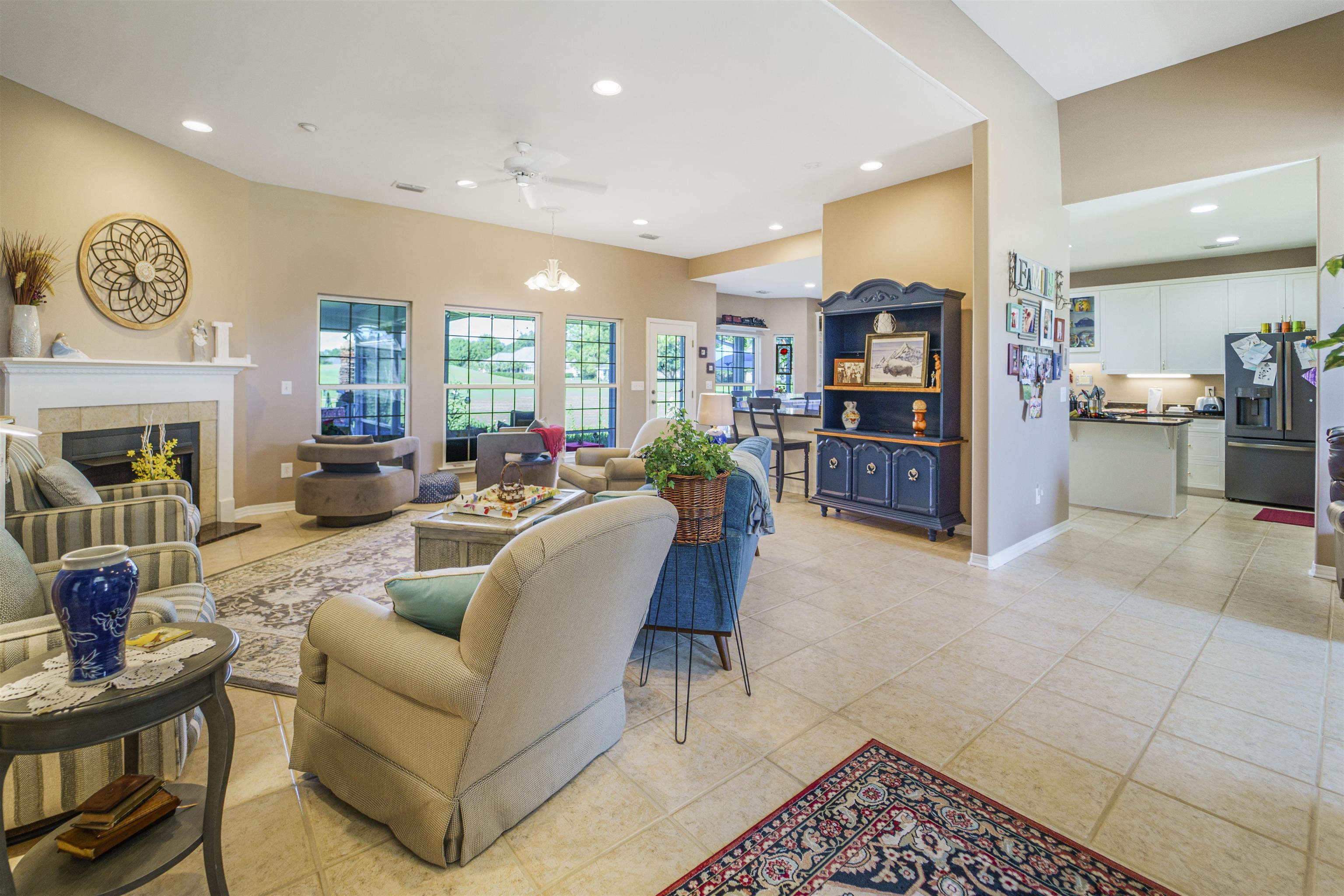 9505 Lakeview Drive Foley, AL 36535 - Photo 9 of 38 Living Room