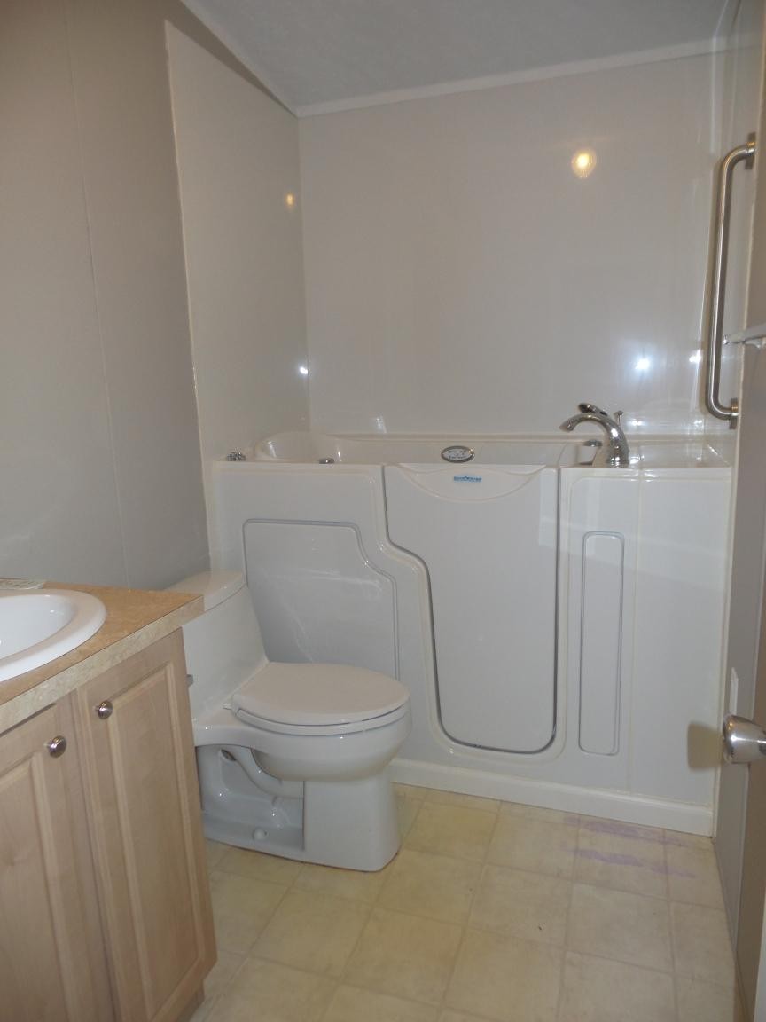 135 King Street Clinton, TN 37716 - Photo 11 of 29 a bathroom with a toilet and a shower